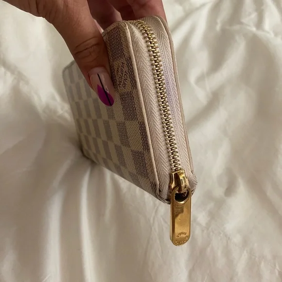 Louis Vuitton | 2007 Damier Azur Pattern Zippy Wallet - Picture 3 of 13